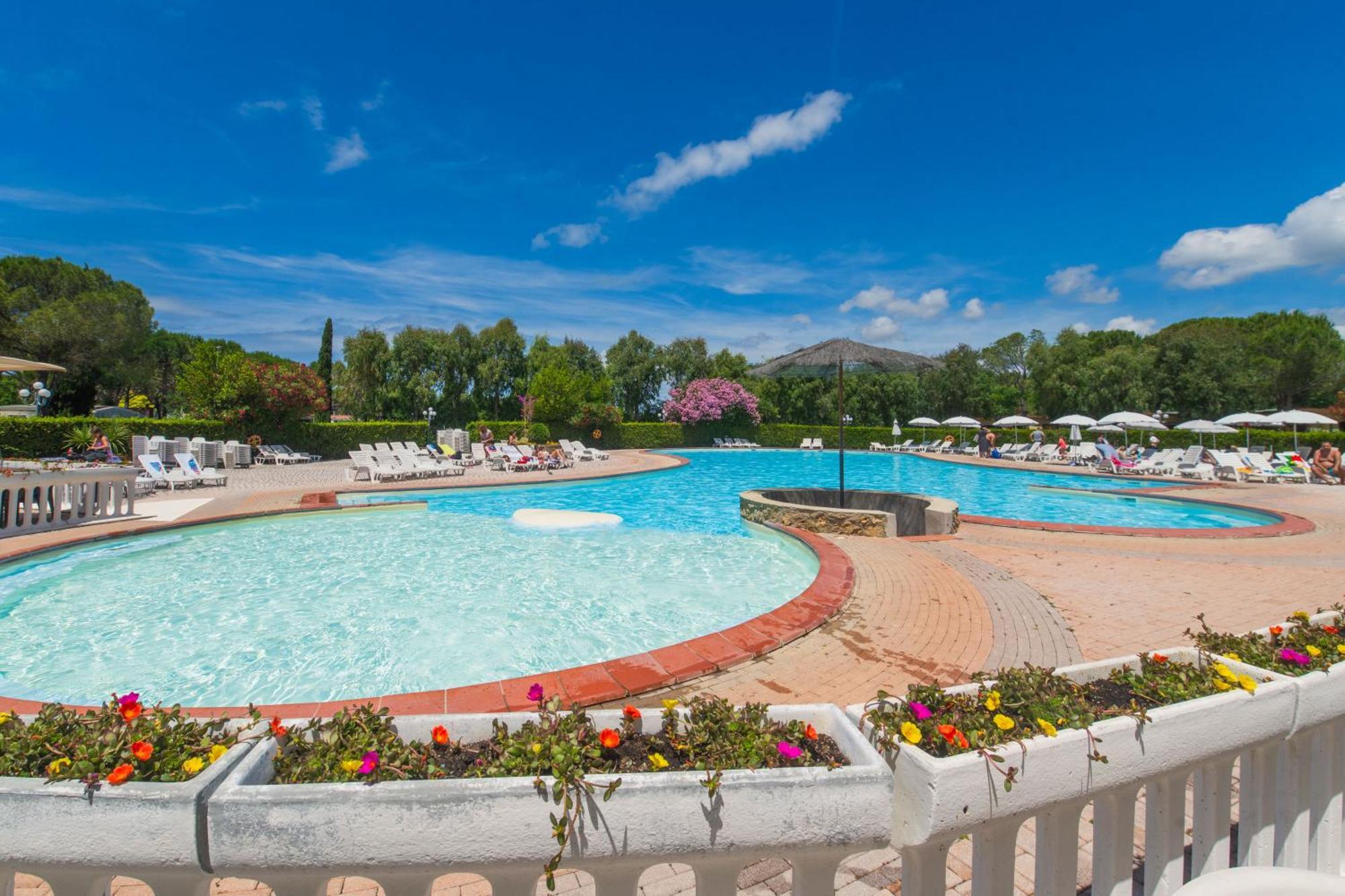 Camping Arcobaleno مارينا دي بيبونا المظهر الخارجي الصورة